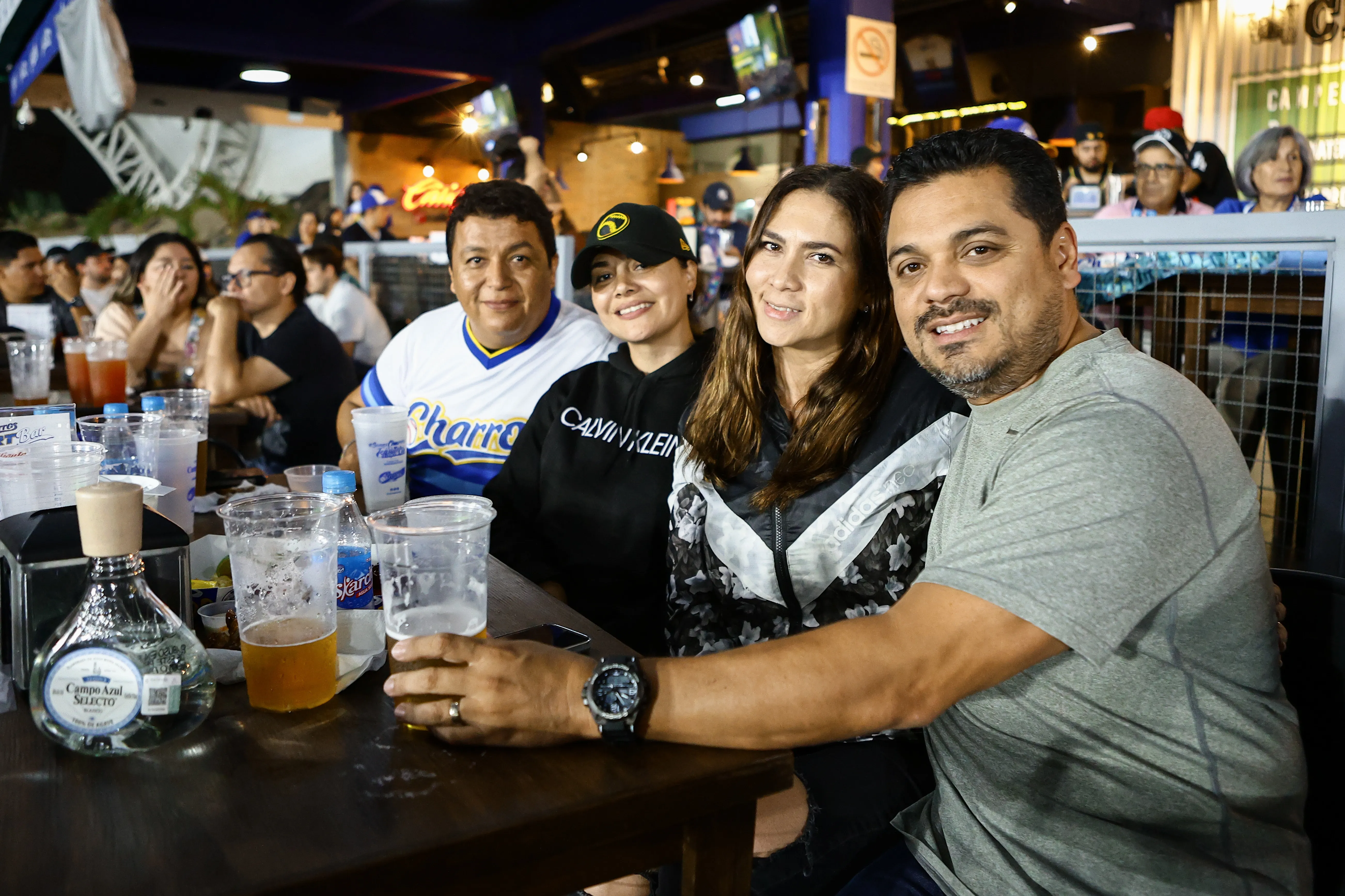 Ambiente familiar en Charros Sport Bar Guadalajara